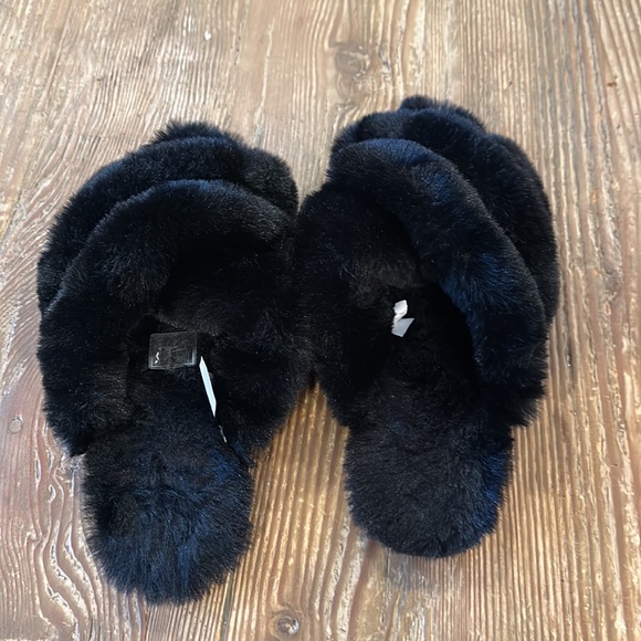 Cross Strap Black Puff Fuzzy Furry Fluffy Slip On Plush Slippers medium (7/8) - Picture 2 of 3
